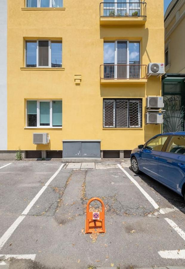 Sophisticated Gem With Private Parking